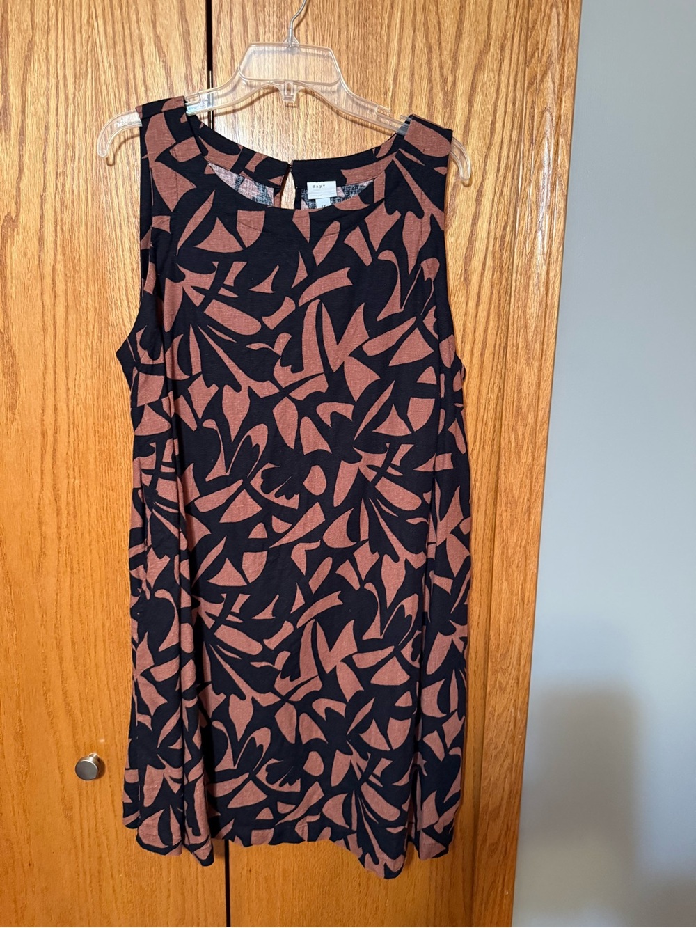 Sleeveless Abstract-Print Shift Dress - Black & Brown